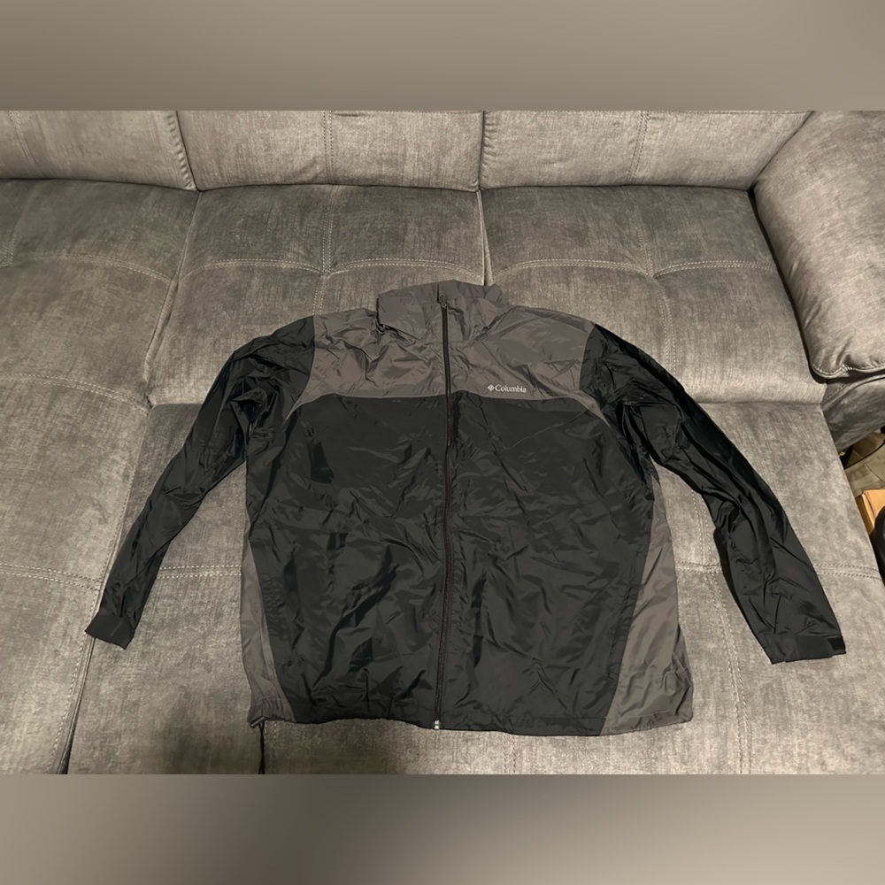 Columbia raincoat/windbreaker